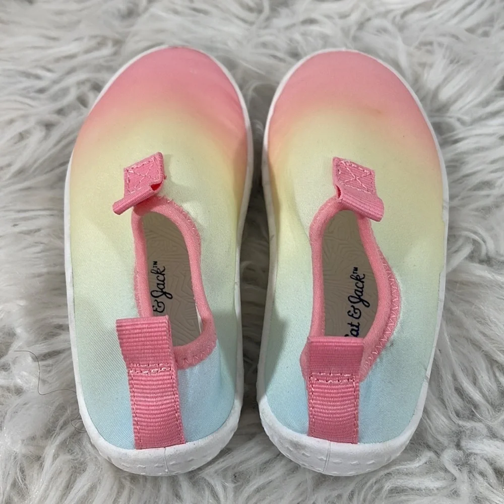 Kid’s Grover Slip On Girl’s Water Shoe Cat & Jack Size 8 Closed Toe Lightweight